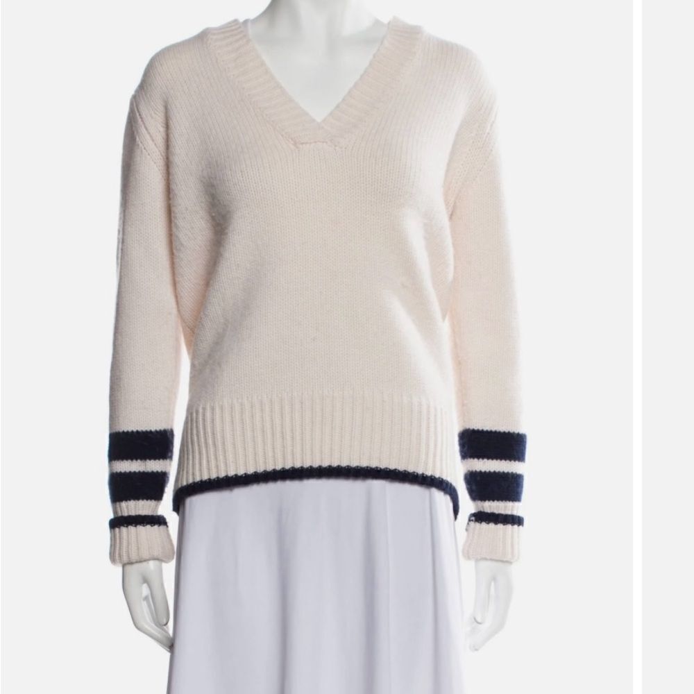 La Ligne V-neck with contrast trim.